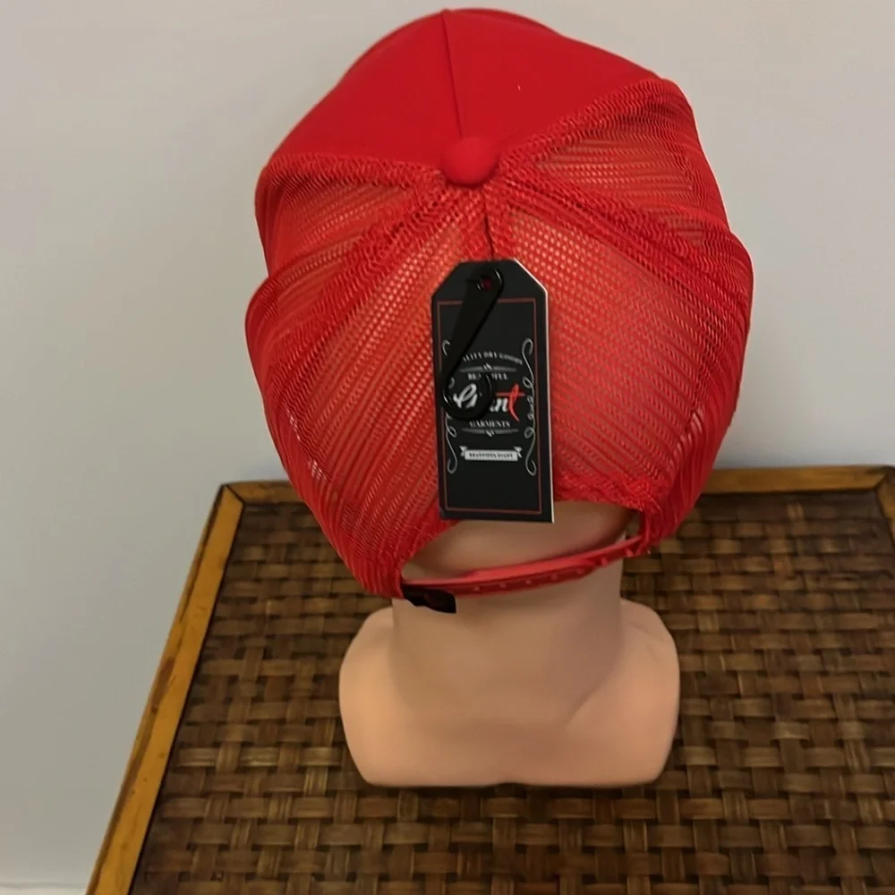 Men’s red hat 🧢
